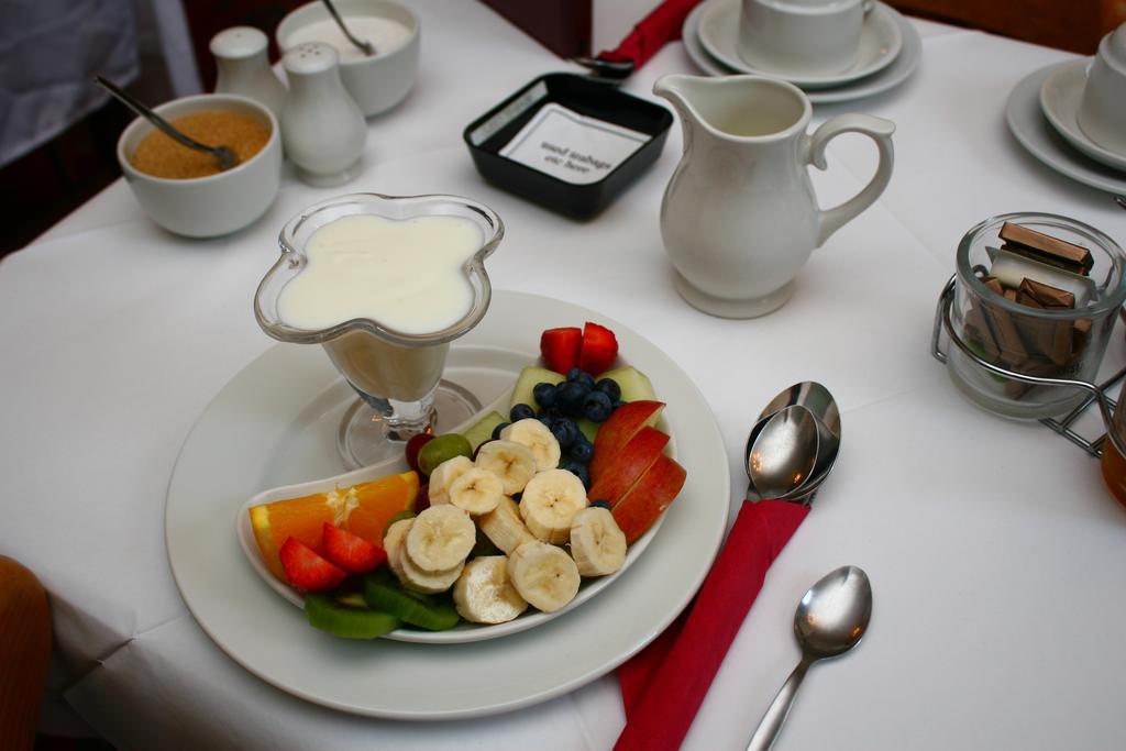 Bed and Breakfast The Penn Club Лондон Екстер'єр фото