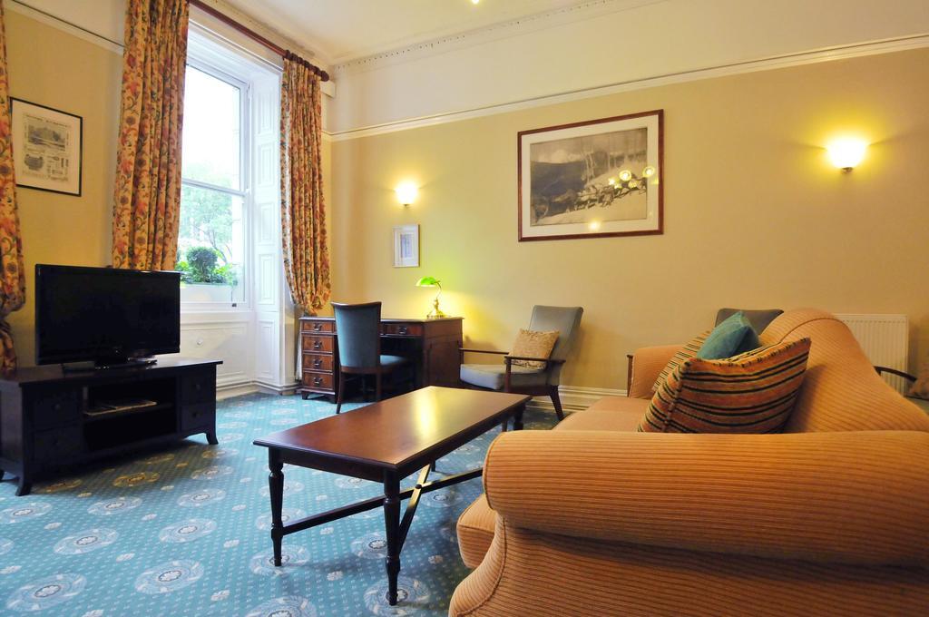Bed and Breakfast The Penn Club Лондон Екстер'єр фото