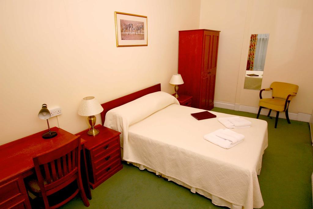 Bed and Breakfast The Penn Club Лондон Екстер'єр фото
